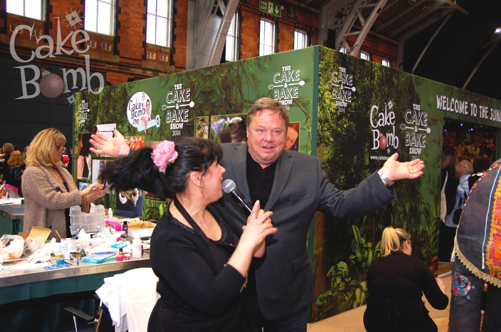 Rosie Cake-Diva interviews Ted Robbins (Molly's dad!) who (along with doing an impression of our goddess) very kindly helped compere during the cutting of our elephant. Cheers Ted!